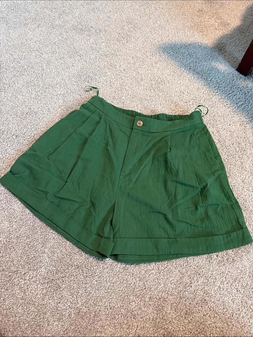 High-Waist Emerald Green Pleated Women's Shorts